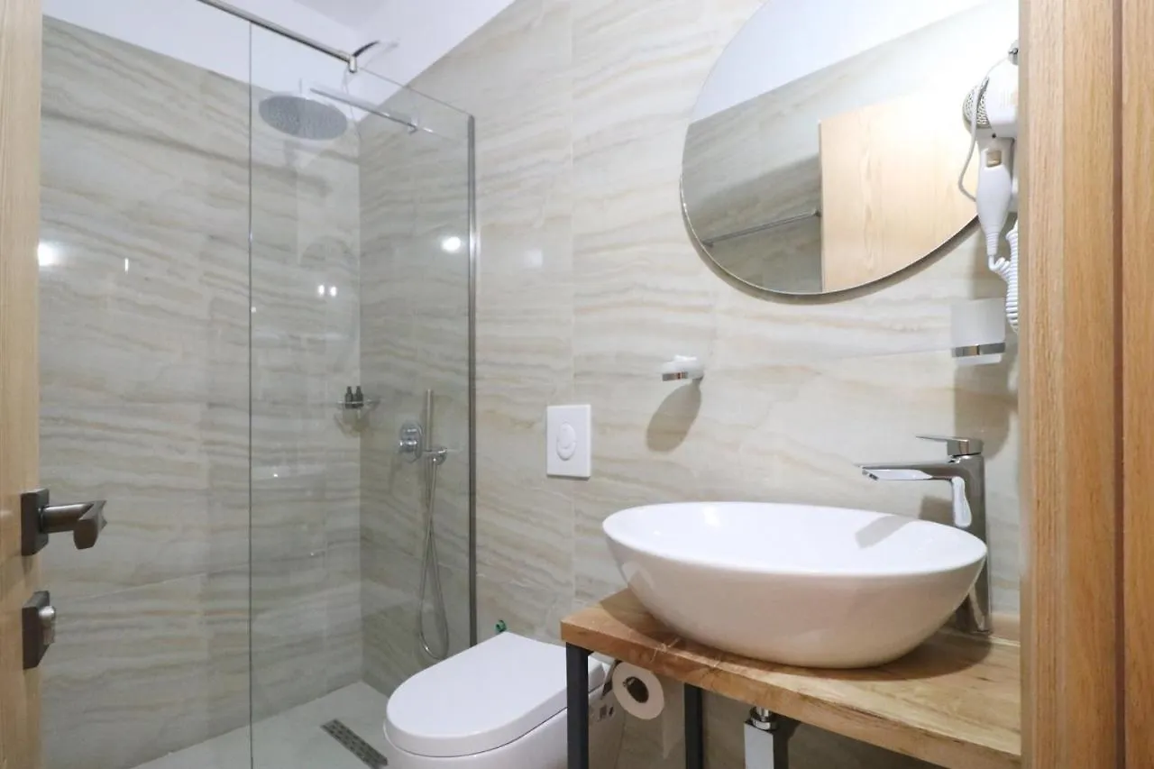 Vila Mateus Himare Hotel