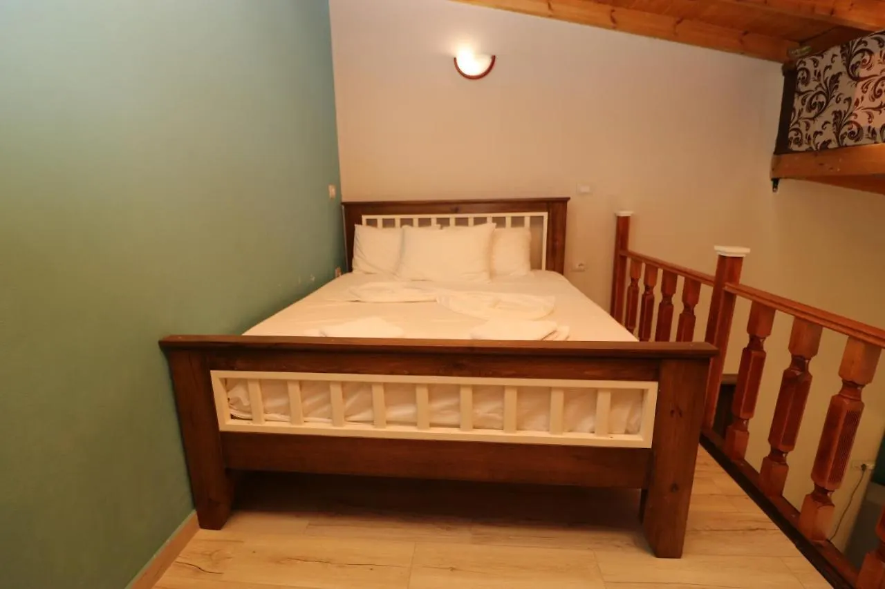 Vila Mateus Himare Hotel