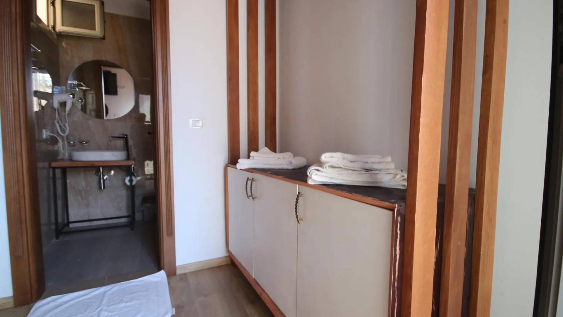 Vila Mateus Himare 4*,