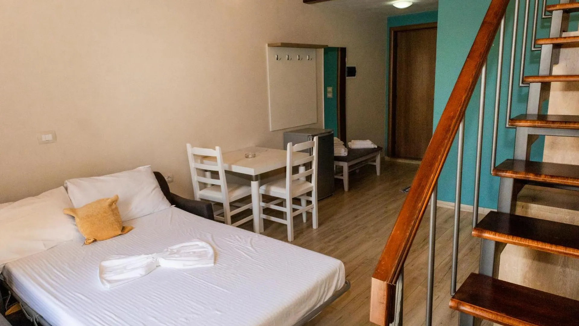 Vila Mateus Himare Hotel